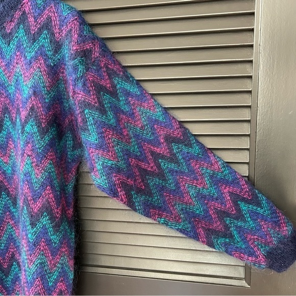 Vintage Karen Scott Mohair Blend Geometric ZigZag Chevron Sweater, Size Medium - Picture 7 of 13
